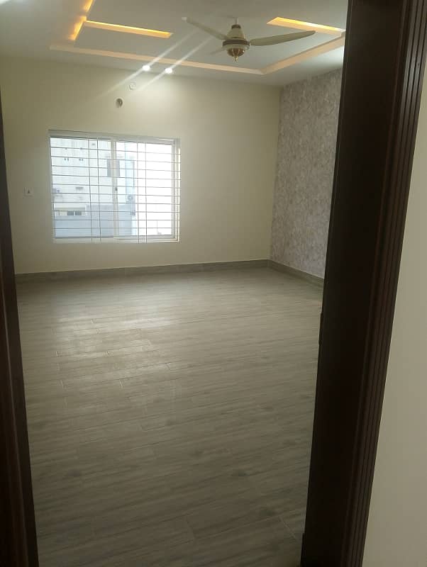 Saprate big upper portion for rent in diamond city 0