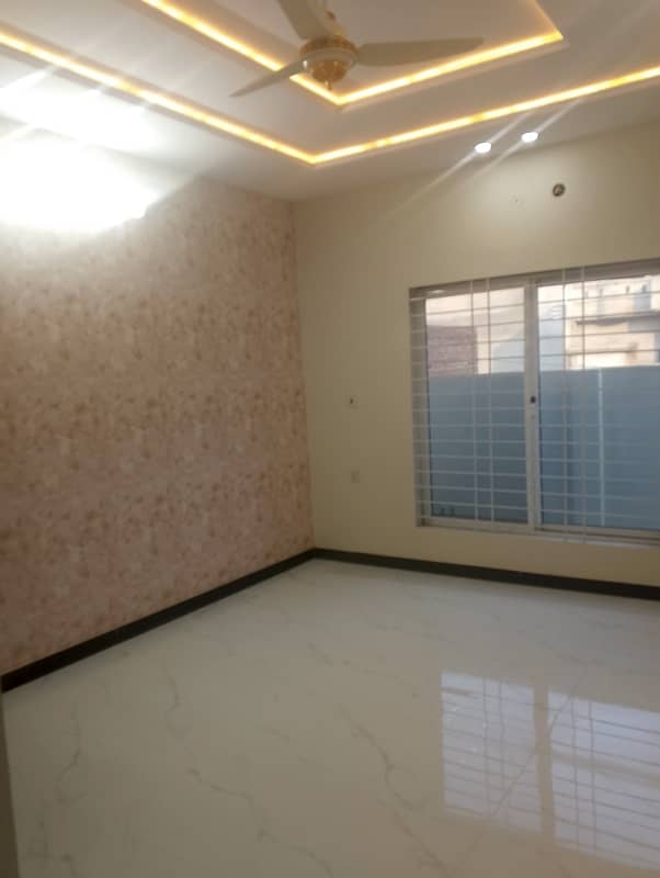 Saprate big upper portion for rent in diamond city 2