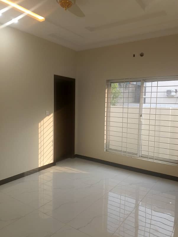 Saprate big upper portion for rent in diamond city 6