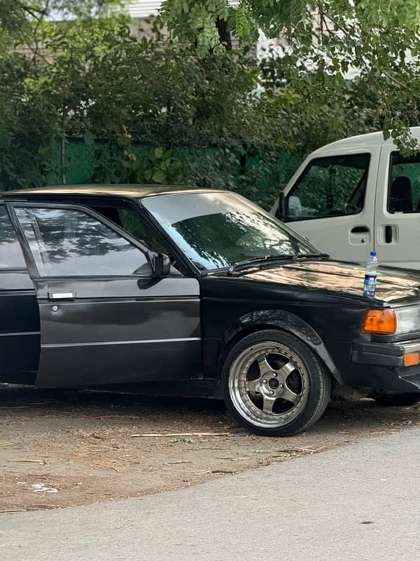 Nissan Sunny 1987 3