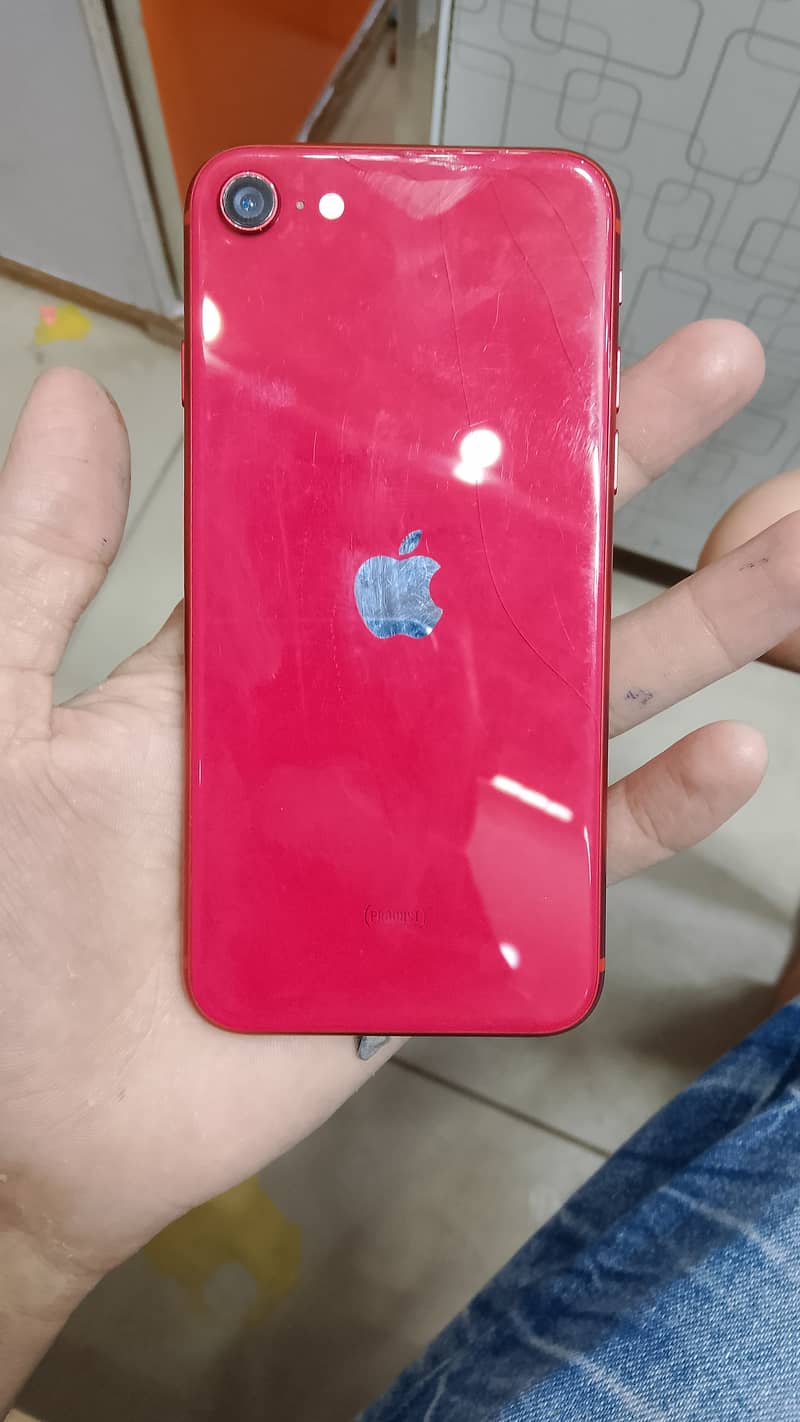 I phone SE 2020 jv (128gb) water pack 2