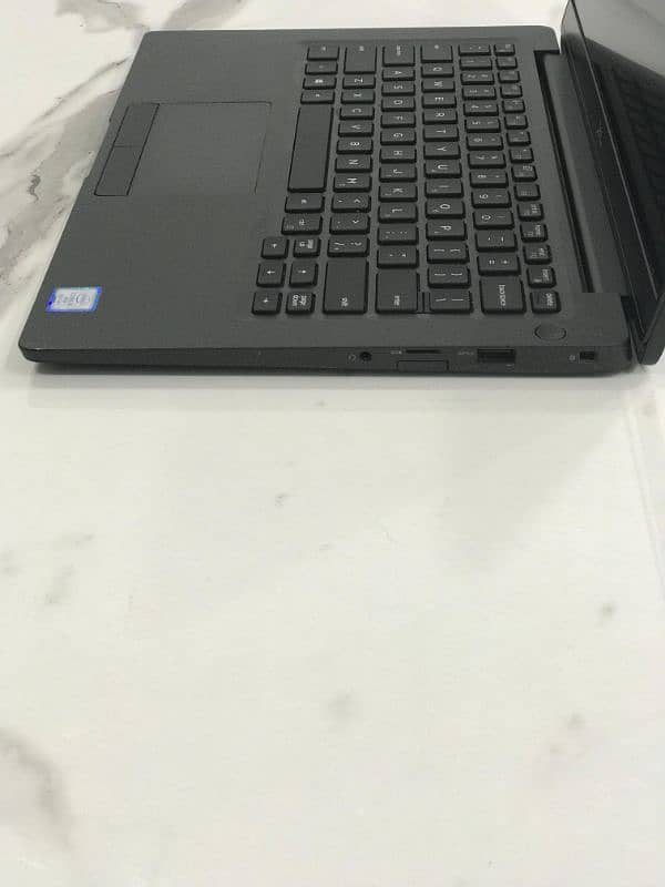 Dell Latitude 7400 - 14" FHD, Core i5 8th Gen, 16GB RAM, 256GB SSD 3