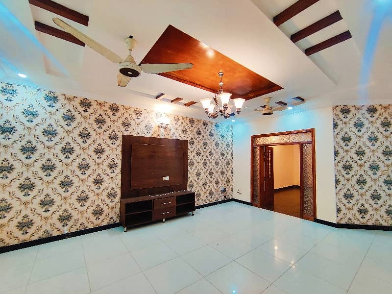 12 Marla Most Beautiful House For Rent 6