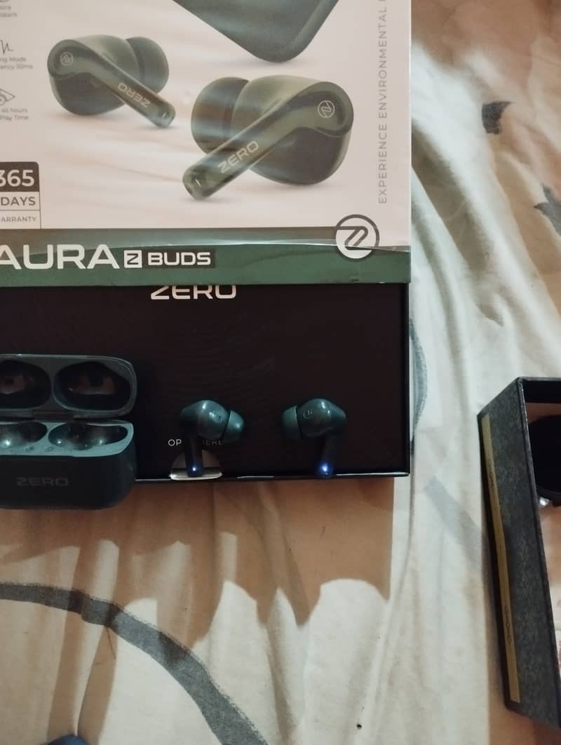 Aura air buds zero lifestyle 0