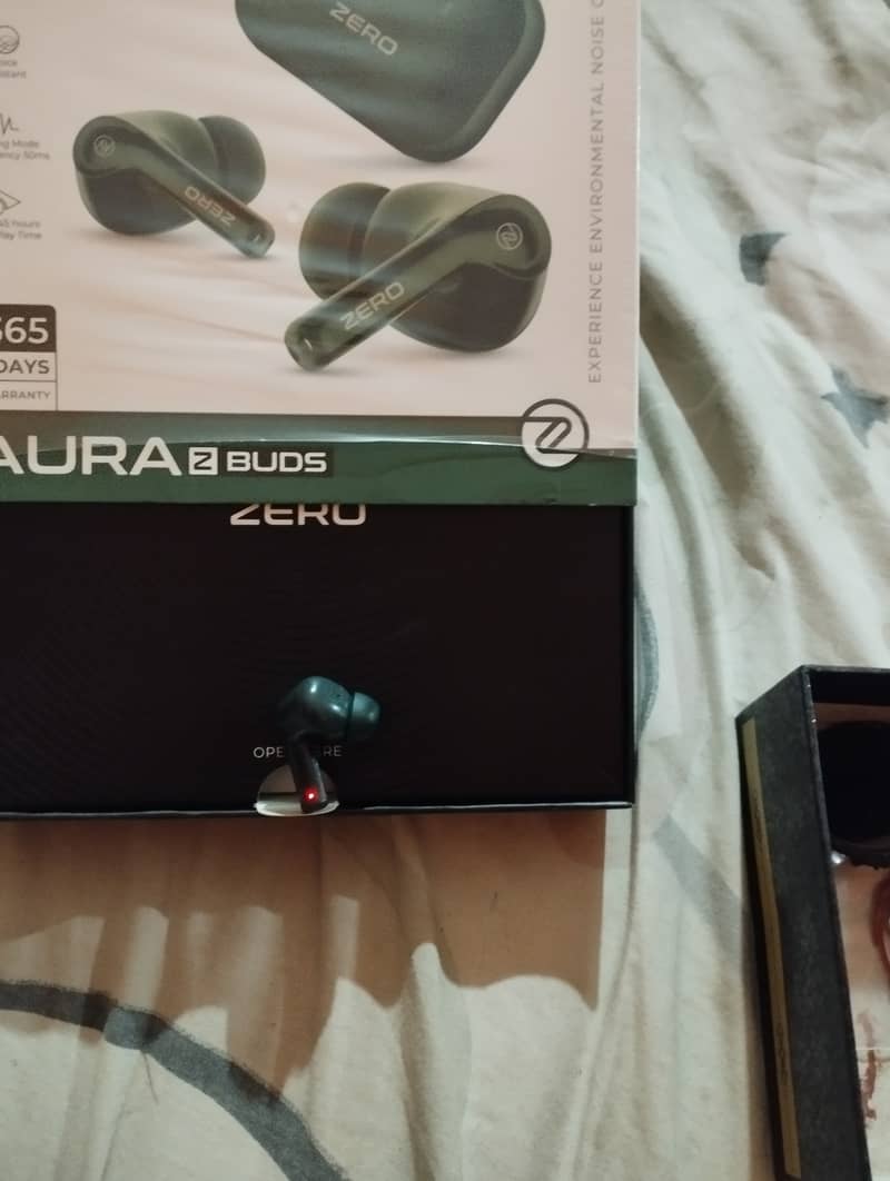 Aura air buds zero lifestyle 1