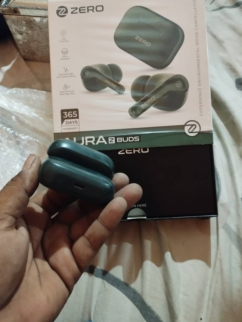 Aura air buds zero lifestyle 2