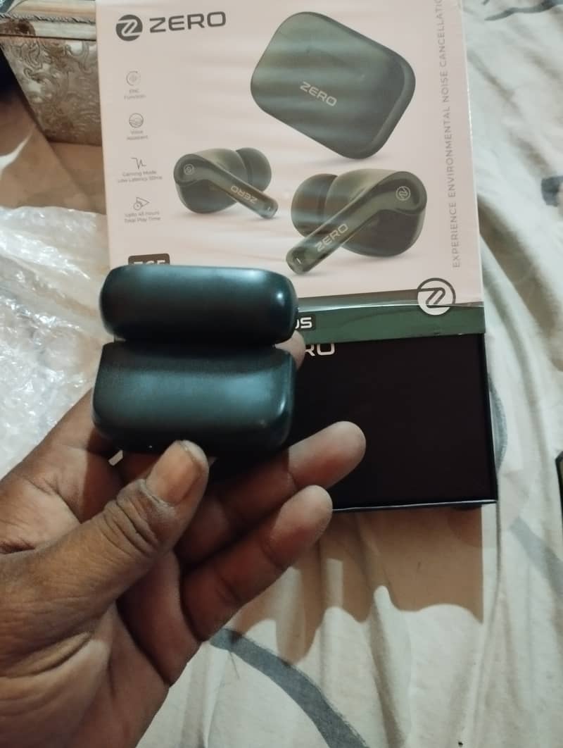 Aura air buds zero lifestyle 3