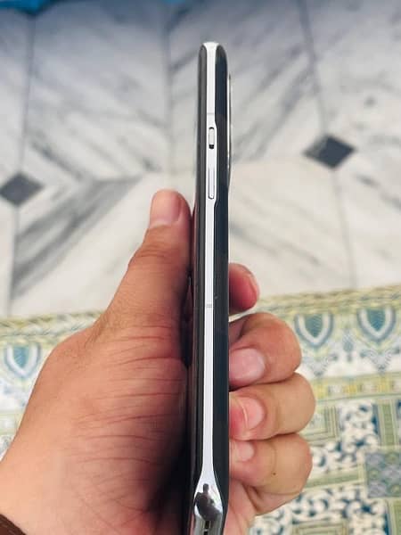 oneplus 9 pro 12gb Ram 256 GB memory back side small crack 6