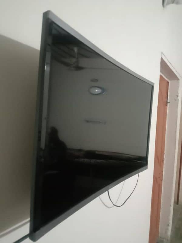 sony 32 inch curved Led 1