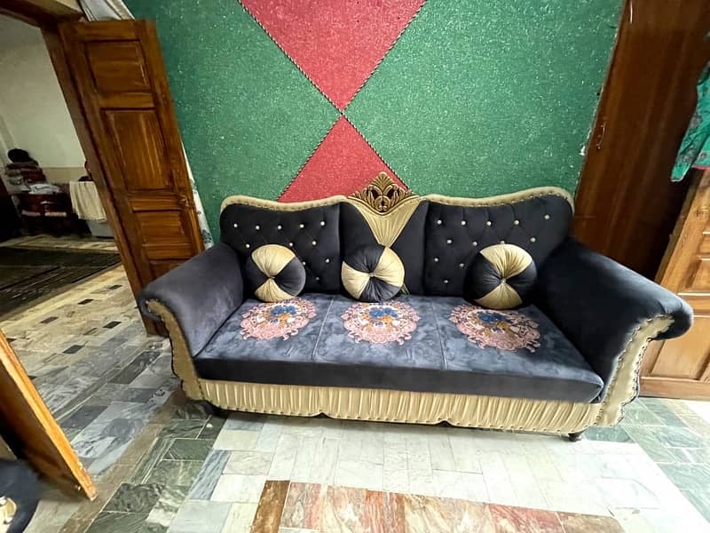 5 seater sofa urgent sale 0