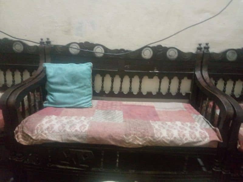 dinng table aur chines sofa 3