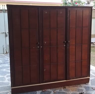 3 door wardrobe full wood 0