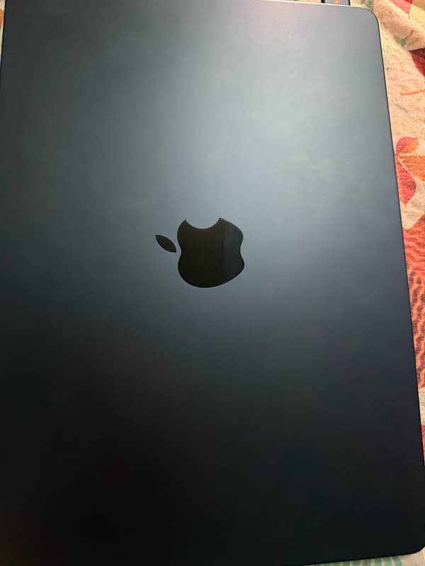 MacBookAir 13 inch  M3 chip 256/8GB 0