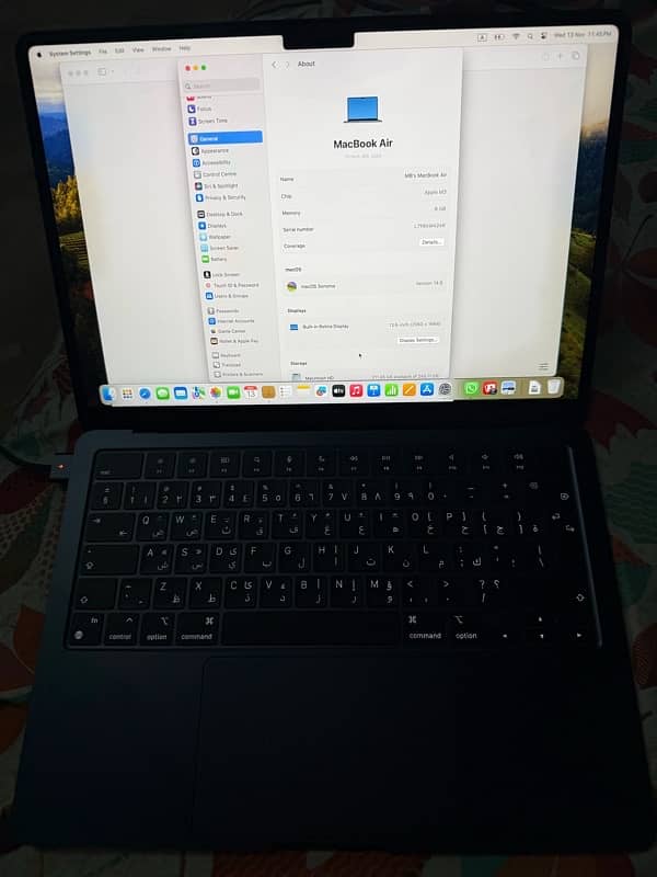 MacBookAir 13 inch  M3 chip 256/8GB 4