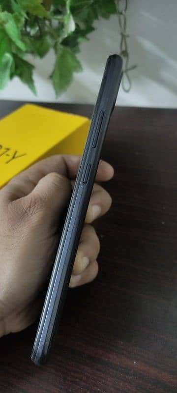 realme c21y in good condition 4gb 64gb 6