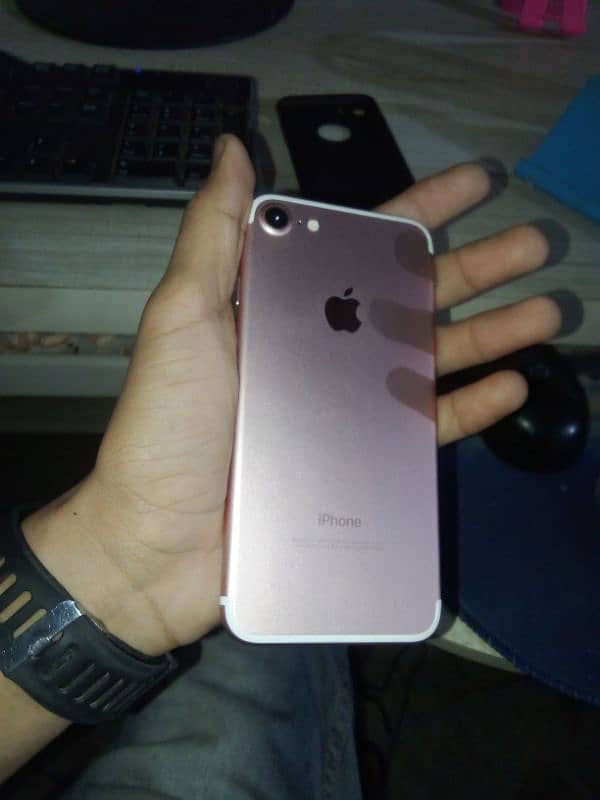 Iphone 7 Non PTA Rose Gold Color 128Gb 5