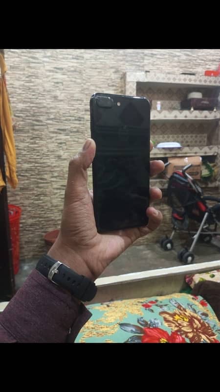 I Phone 7 Plus 128 GB PTA WITH 10’000 mAh Powar Bank & Box Charger 1