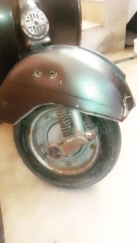 Vespa 200cc Italy assembled 5