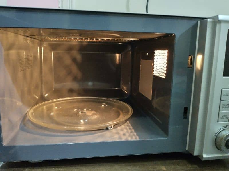 Microwave oven 6