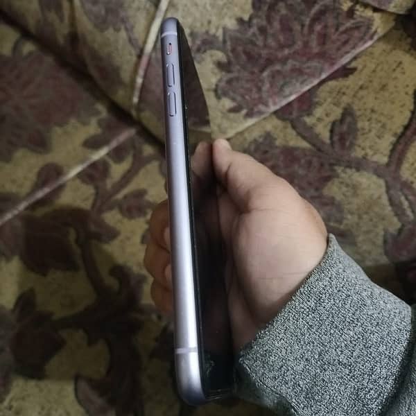 iPhone 11 10/10 condition 1