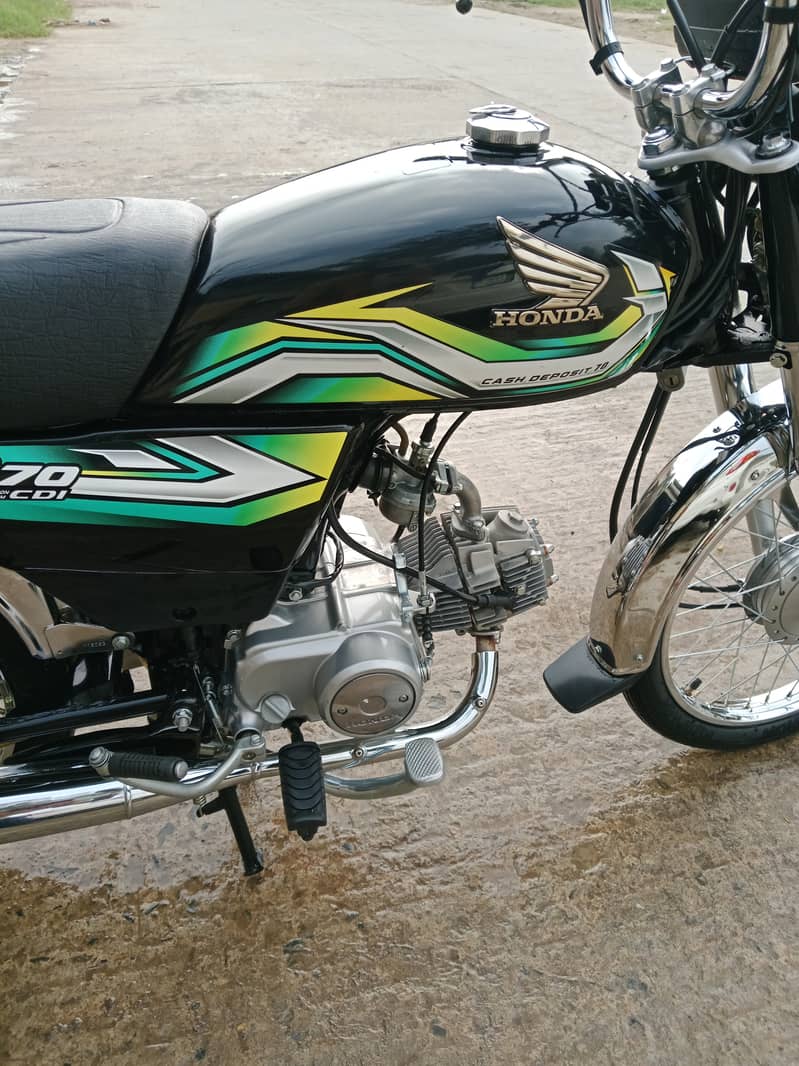 honda 70 model 24 sticker 23 outclass condition no any problem in bike 2