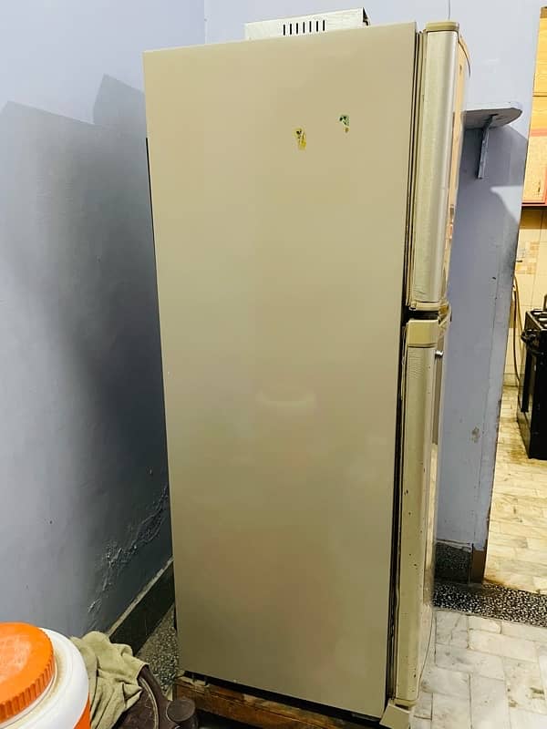 Dawlance Medium Size Fridge For Sale 0