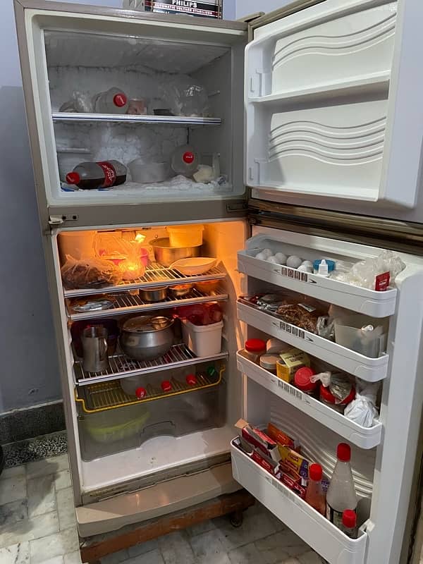 Dawlance Medium Size Fridge For Sale 1