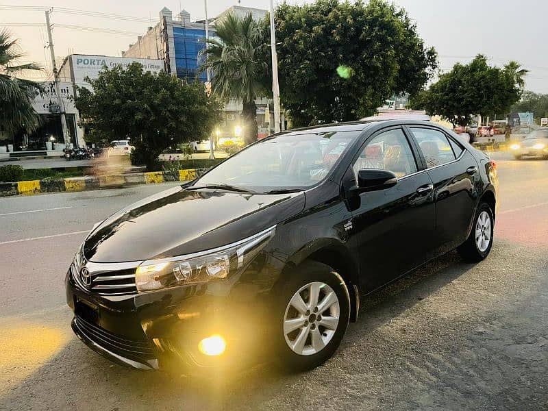 Toyota Altis Grande 2015 1