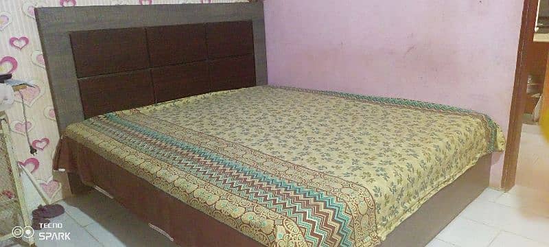 double bed with matress 98% ok 0