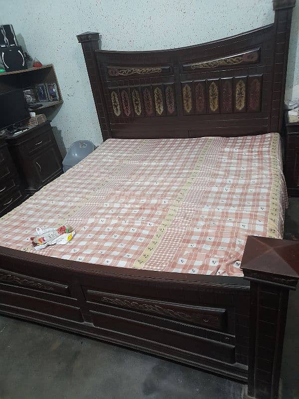 wooden bed 0