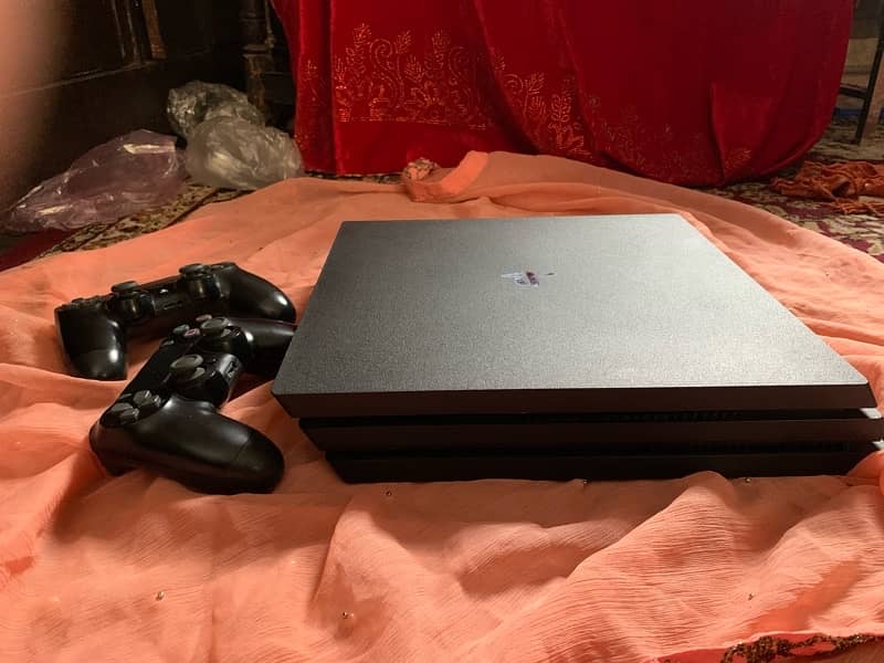 PS4 PRO 1TB + 2 CONTROLLERS AND 3 GAMES (TAKKEN 7)(UNCHARTED4) 0