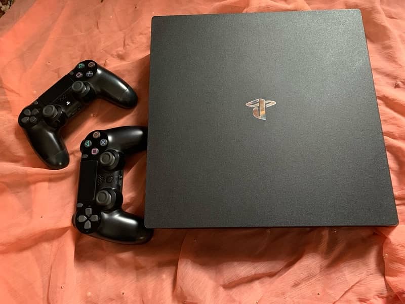 PS4 PRO 1TB + 2 CONTROLLERS AND 3 GAMES (TAKKEN 7)(UNCHARTED4) 2