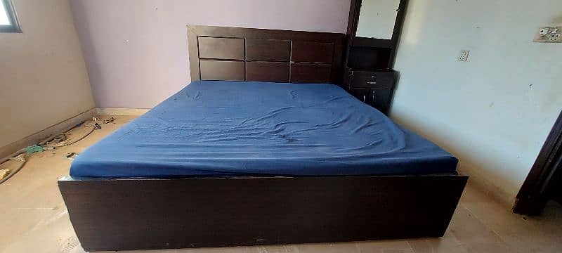 kind size bed with metress and dressing for sale 1