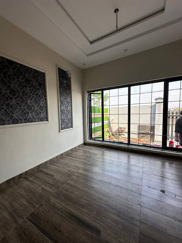 10 Marla Beautifully designed house For Rent In Park View City Lahore. 1