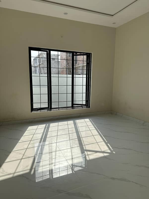 10 Marla Beautifully designed house For Rent In Park View City Lahore. 2