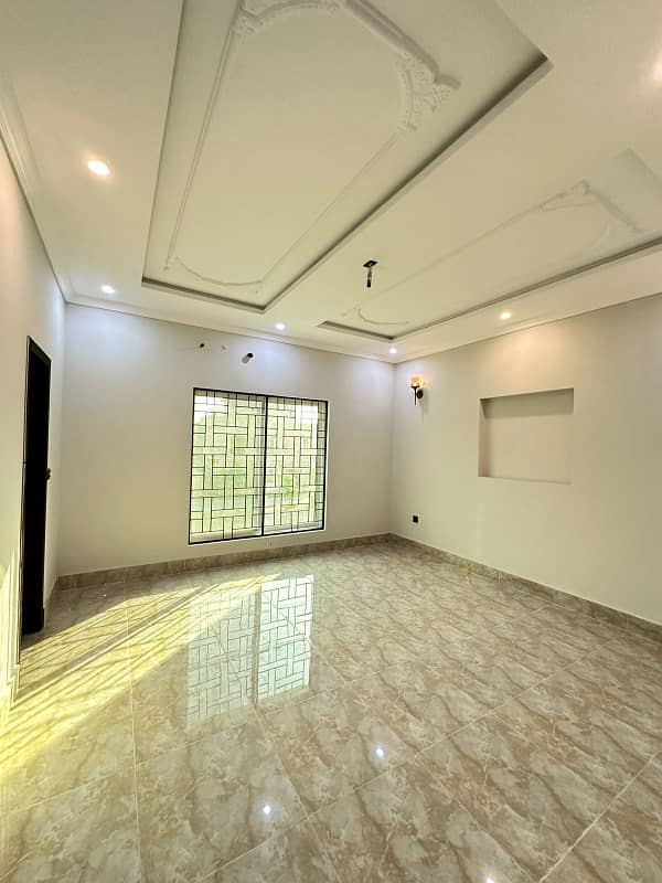 10 Marla Brand New Lower Portion For Rent In Park View City Lahore. 0