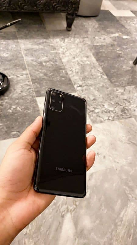 SAMSUNG S20PLUS 5G  JUST EXCHANGE WITH I PHONE 0