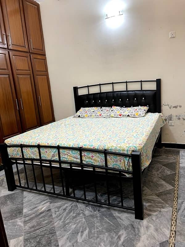 King Size Bed, Excellent Condition 0