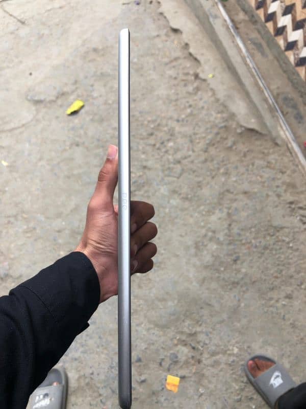 ipad 9 genration 10by10 with box all ok total orignal  best battry t 1