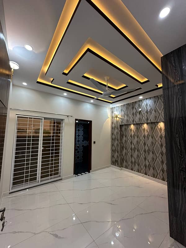 10 Marla Brand New house For Rent In Park View City Lahore. 1