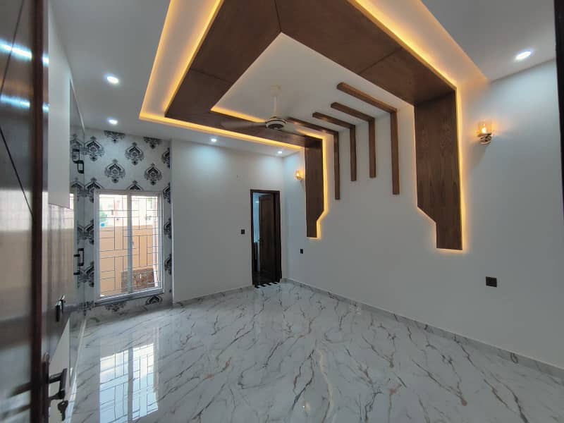 10 Marla Brand New Lower Portion For Rent In Park View City Lahore. 2