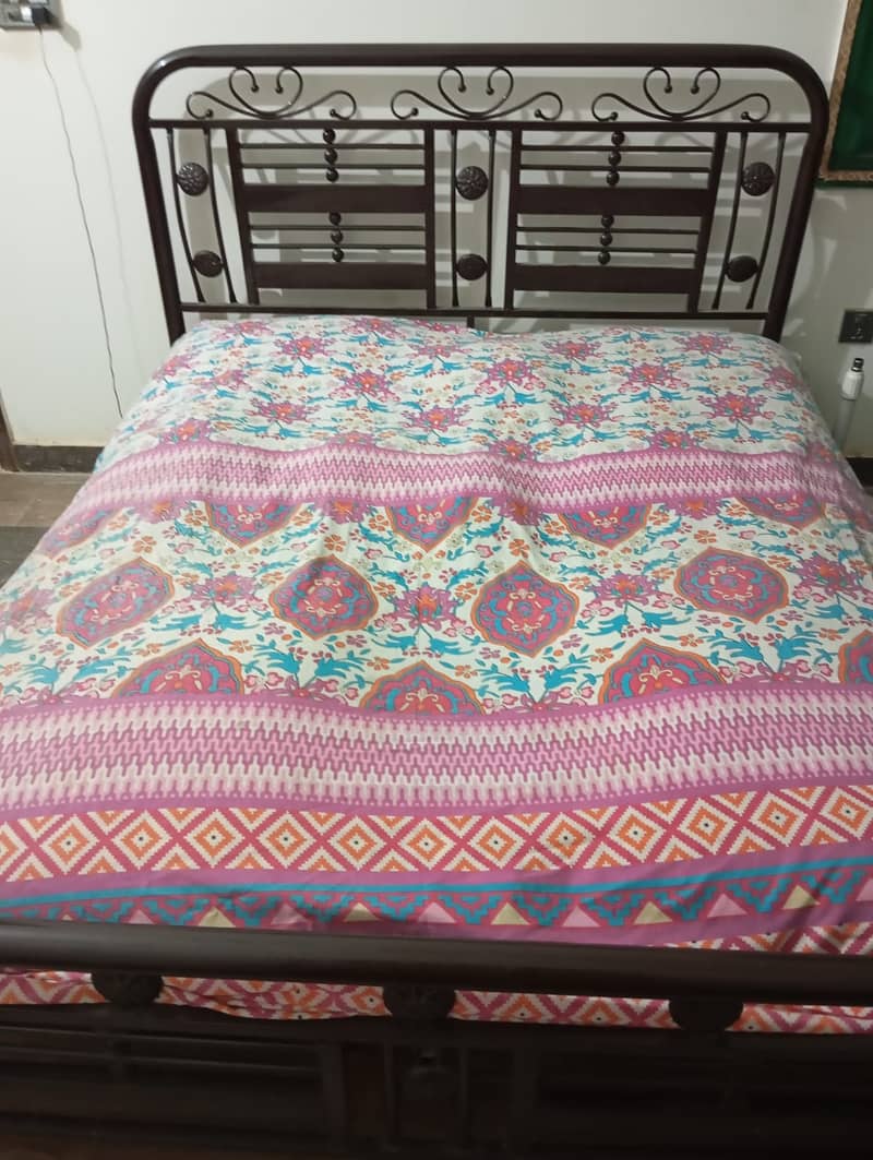 Queen size bed with metress for urgent sale 1