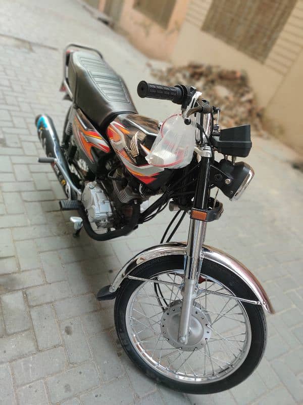 Honda CG125 (22 Model) All Punjab Number 3