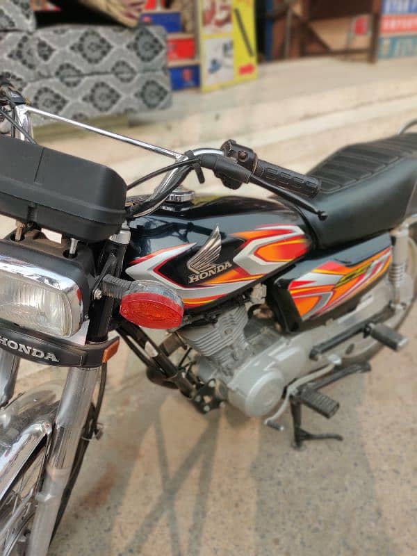 Honda CG125 (22 Model) All Punjab Number 5