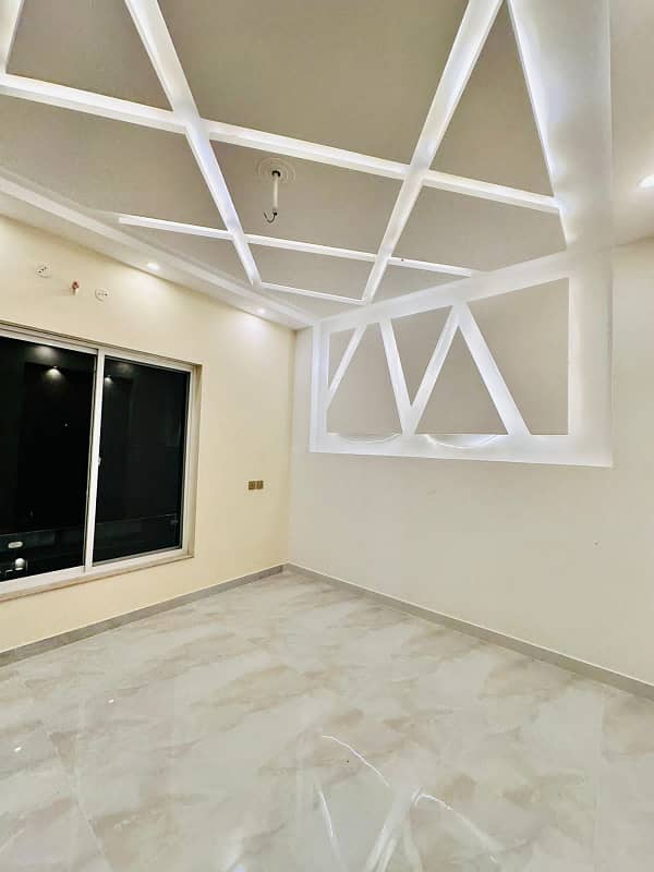 10 Marla Beautifully Designed Lower Portion For Rent In Park View City Lahore. 4