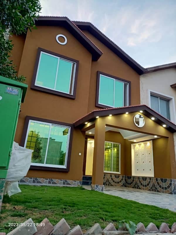 we are offering a 6.11 marla house for sale in bahria home bahria town 8