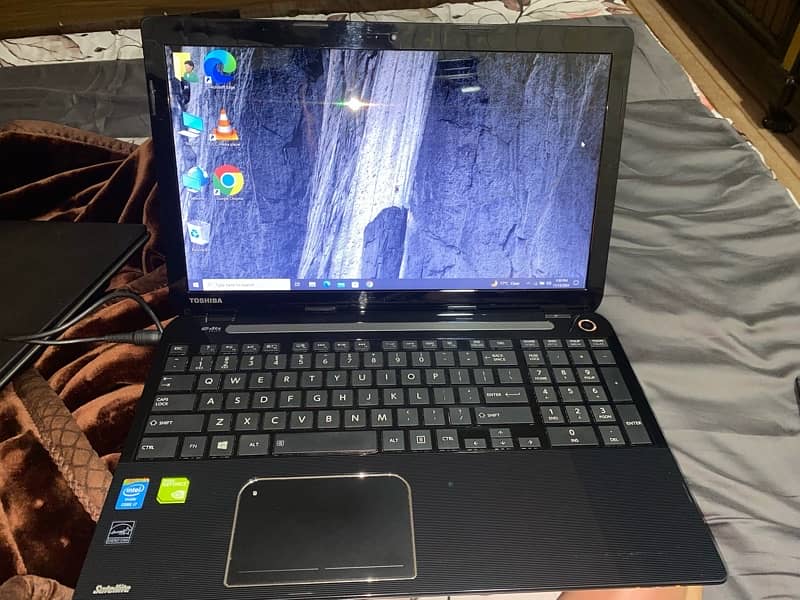 Toshiba core i7 Satellite L50 A For Sale 1