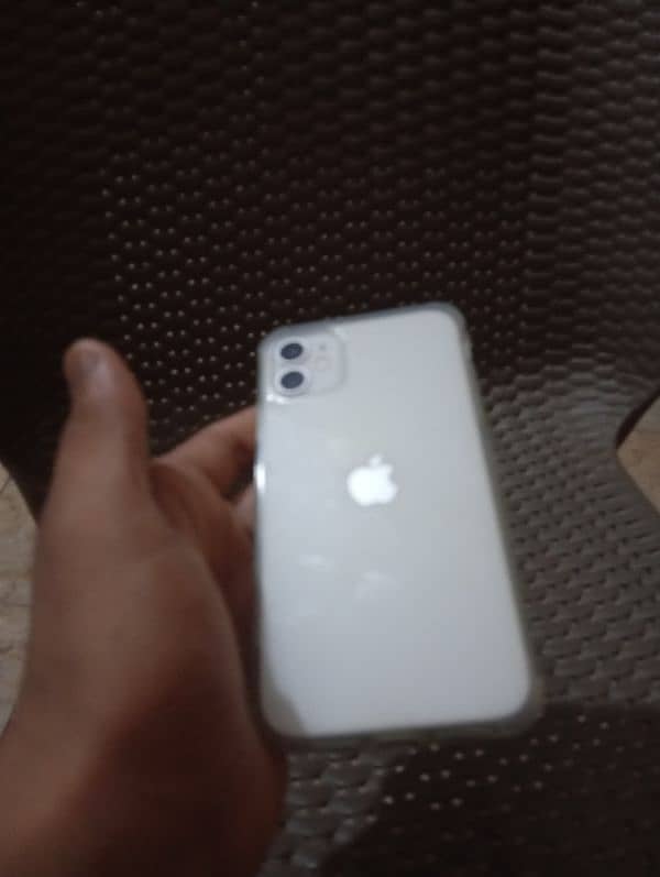 I phone 11 64 GB factory unlock white colour 0