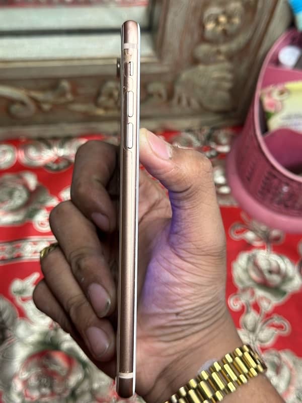 I AM SALING IPHONE 8plus 10 BY 10 CONDATION FECTORY UNLOCK URGENT SALE 4