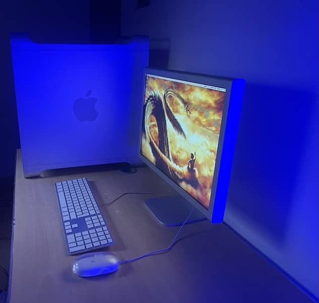 Gaming Pc apple(workstation)with monitor,and Software subscription 2